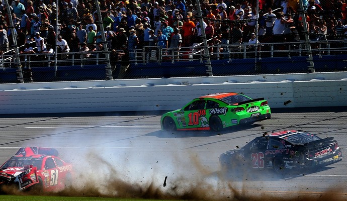 Fim de semana da Nascar foi marcada por série de acidentes em Talladega (Foto: Getty Images)