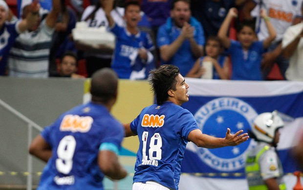 Marcelo Moreno gol Cruzeiro (Foto: Adalberto Marques / Ag. Estado)