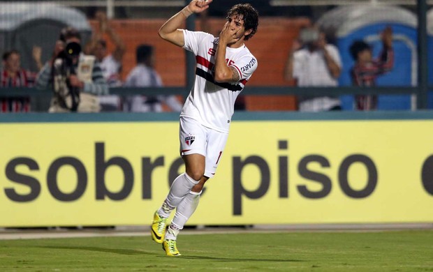 Pato gol São Paulo x Coritiba (Foto: Marcos Ribolli)