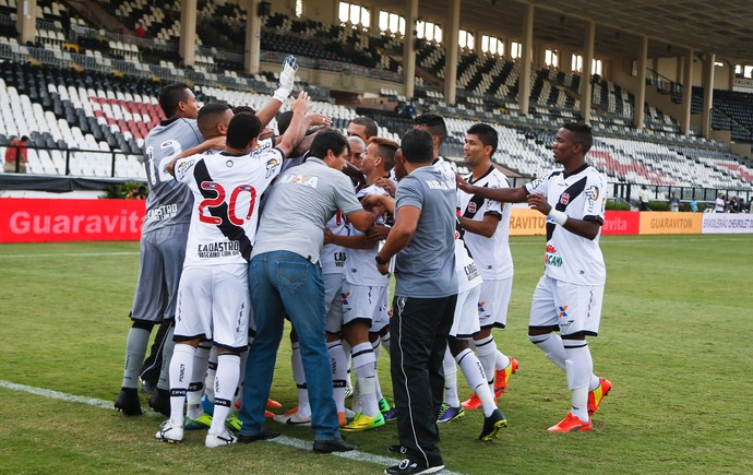 Comemoração Vasco (Foto: Guito Moreto / O Globo)