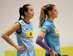 Andréia Laurence, no treino da seleção de vôlei (Foto: Alexandre Arruda/CBV)