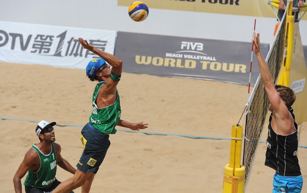 Emanuel e Pedro Solberg, vôlei de praia, Xangai (Foto: Divulgação / FIVB)