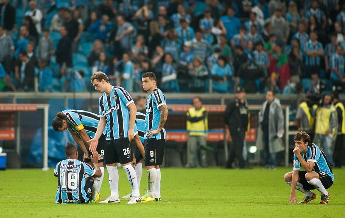 Jogadores derrota Grêmio (Foto: Ramiro Furquim)