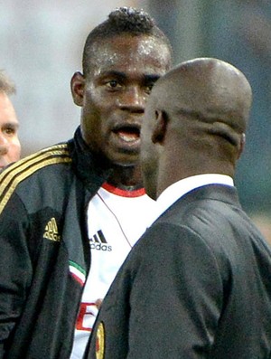 Balotelli discute com Seedorf, Roma x Milan (Foto: EFE)