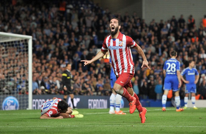 Arda Turan comemora, Chelsea x Atlético de Madrid (Foto: AFP)