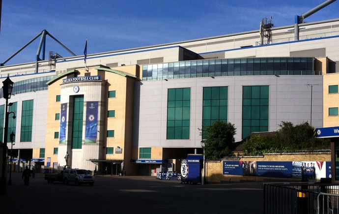 Torcida Chelsea defende Mourinho (Foto: Claudia Garcia)