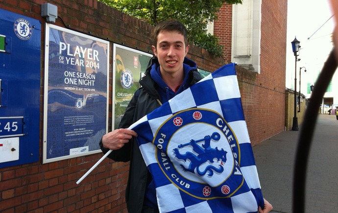 Torcida Chelsea defende Mourinho (Foto: Claudia Garcia)