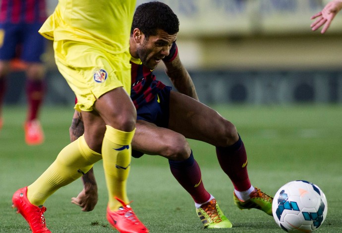 Daniel Alves, Villarreal x Barcelona (Foto: AFP)