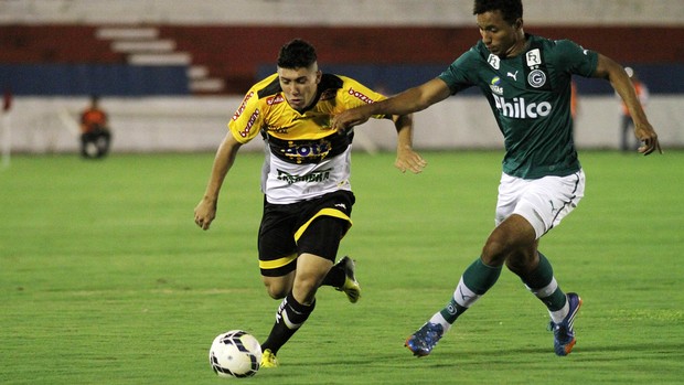 Bruno Lopes, Goiás x Criciuma (Foto: Fernando Ribeiro/Futura Press)