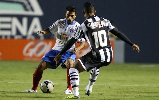 Maxi Biancucchi e Giovanni Augusto, Figueirense x Bahia (Foto: Marcos Bezerra/Futura Press)