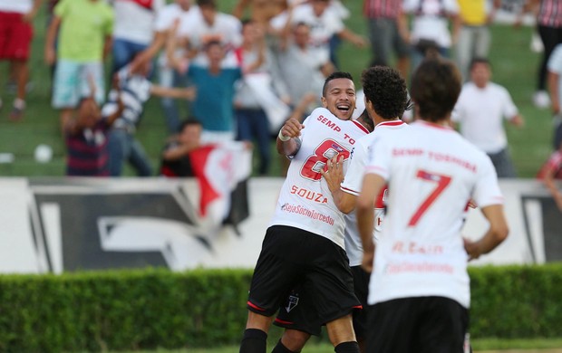 Antonio Carlos comemora, Cruzeiro x São Paulo (Foto: Cristiane Mattos/Futura Press)