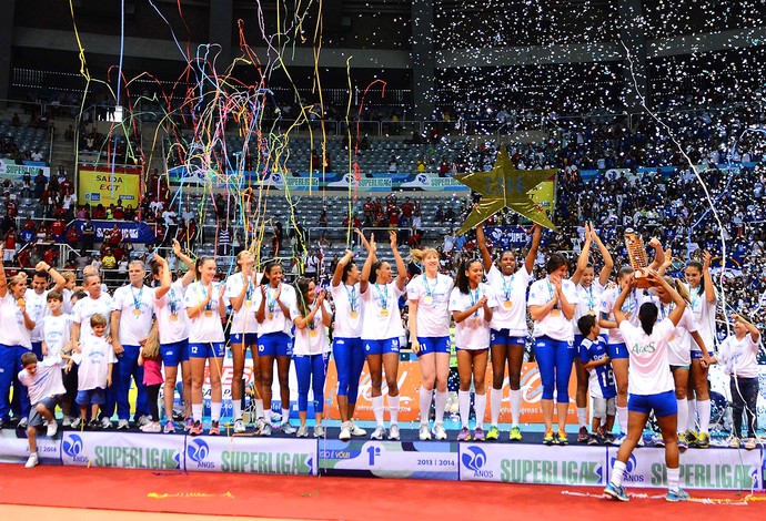 vôlei Rio de janeiro troféu campeão superliga (Foto: Marcelo Fonseca / Agência Estado)