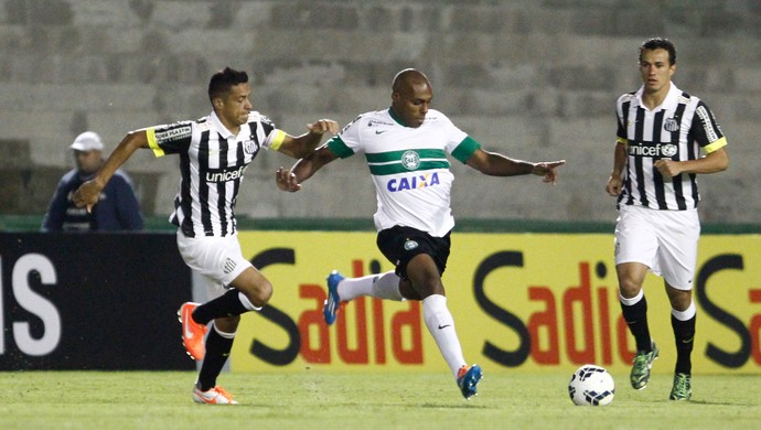 Leandro Damião, Cícero, e Luccas Claro, Coritiba x Santos (Foto: Geraldo Bubniak/Agência Estado)