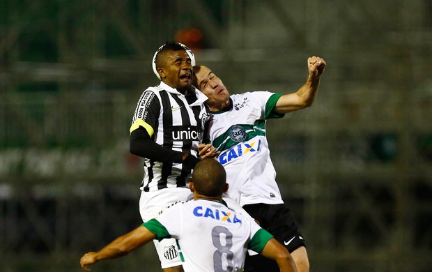 Cicinho e Chico, Coritiba x Santos (Foto: Ricardo Saibun/Agência Estado)