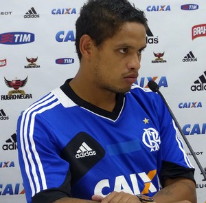 Carlos Eduardo coletiva flamengo (Foto: Globoesporte.com)