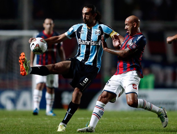 Barcos e Juan Mercier Grêmio x San Lorenzo (Foto: Reuters)