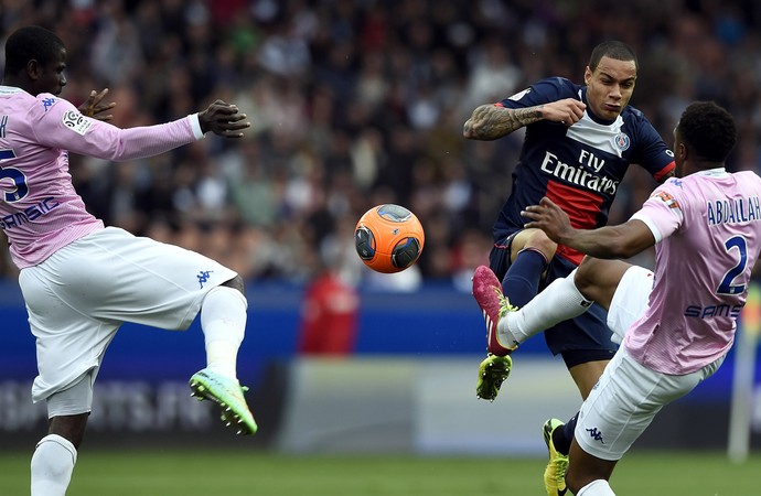 Jonathan Mensah, Kassim Abdallah e Gregory Van der Wiel, PSG x Evian (Foto: AFP)