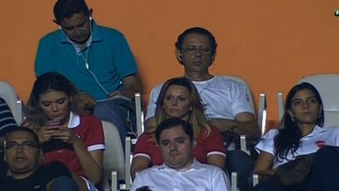 Viviane Araújo no jogo do Vila Nova  (Foto: Reprodução/TV Anhanguera)