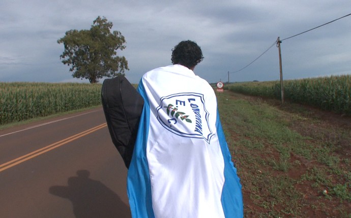 Torcedor do Londrina vai pagar promessa (Foto: Reprodução/RPC TV)