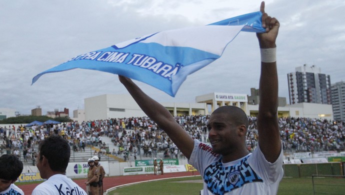 comemora londrina maicon silva paranaense (Foto: Felipe Rosa/Tribuna do Paraná)