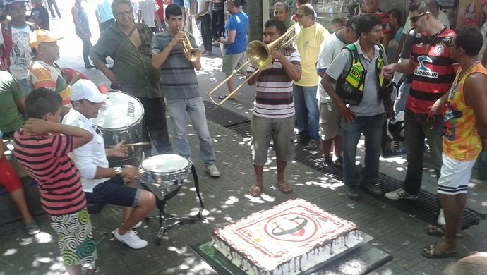 Torcida comemora 99 anos do Campinense (Foto: TV Paraíba)