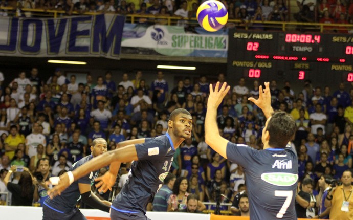 William e Isac Cruzeiro vôlei (Foto: Alexandre Arruda/CBV)