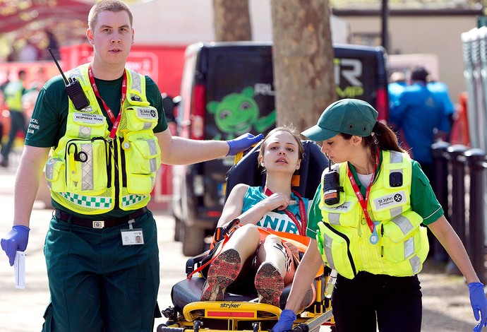 participante Maratona Londres atendimento (Foto: Reuters)