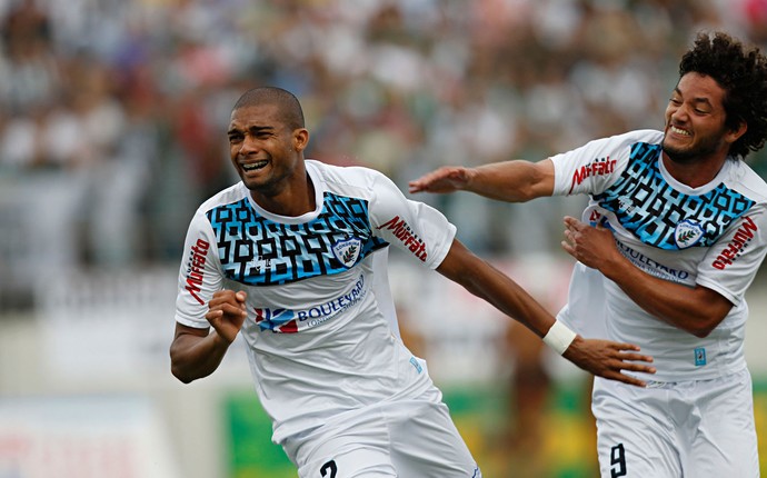 cristiano MARINGÁ x LONDRINA (Foto: Felipe Rosa/Gazeta do Povo/Agência Estado)