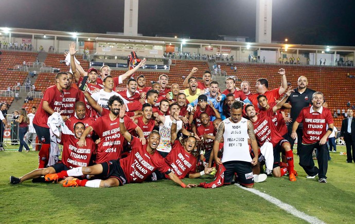 ITUANO CAMPEÃO PAULISTA 2014 (Foto: Marcos Ribolli)