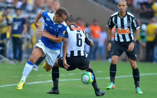 everton ribeiro atletico-mg x cruzeiro (Foto: Douglas Magno)