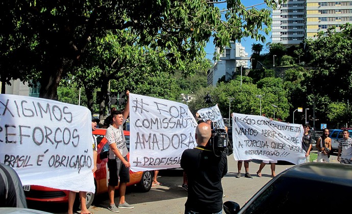 protesto torcida botafogo  (Foto: Fred Huber )