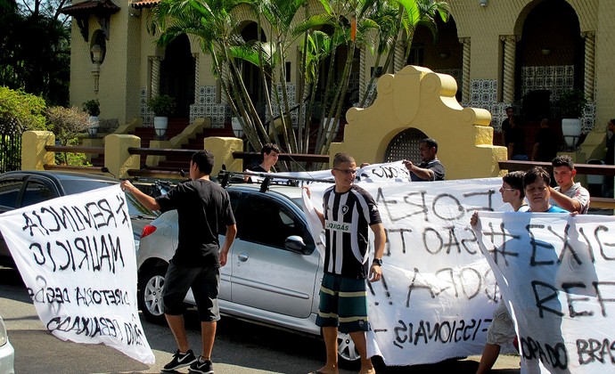 protesto torcida botafogo  (Foto: Fred Huber )