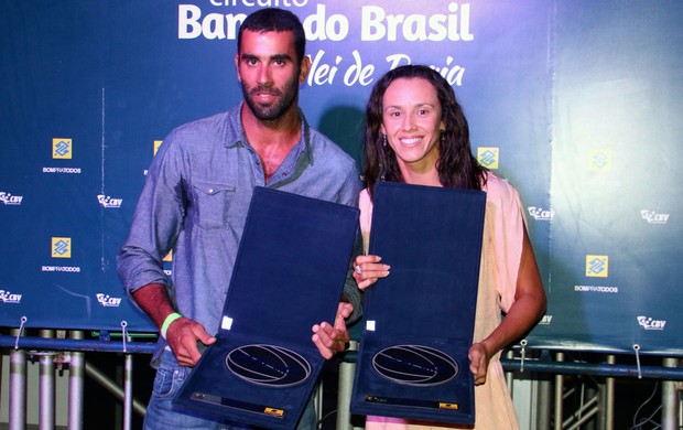 Volei de Praia - Melhores da temporada 2013/2014 - Pedro Solberg e Talita (Foto: Paulo Frank/CBV)