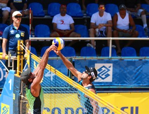 Jorge e Bruno Schmidt Salvador vôlei de praia (Foto: Paulo Frank / CBV)