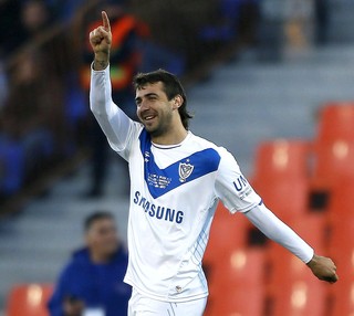 Lucas Pratto comemoração jogo Newell's contra Velez (Foto: EFE)