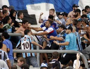 Briga de torcedores do Grêmio foi ponto negatovo da noite (Foto: Diego Guichard/GloboEsporte.com)