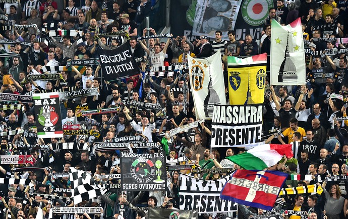 torcida Juventus jogo Lyon (Foto: AFP)