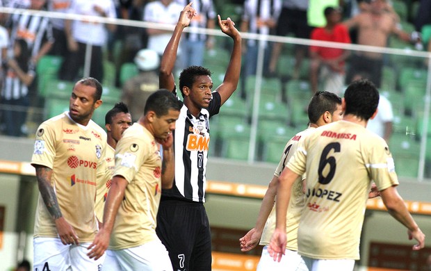 Jô gol Atlético-MG comemoração contra Zamora Libertadores (Foto: EFE)