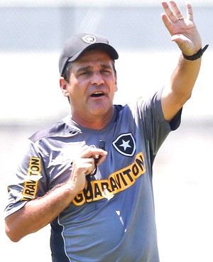 Eduardo Hungaro no treino do Botafogo (Foto: Guito Moreto / Agência O Globo)