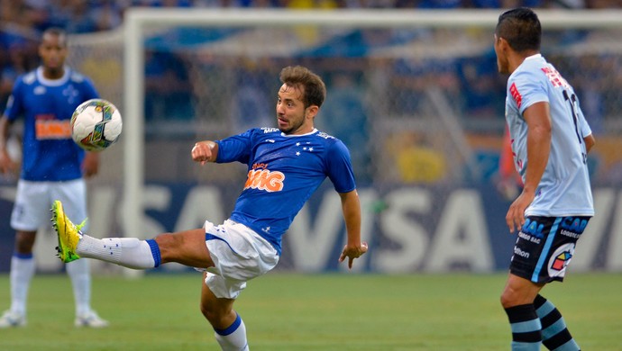 Everton Ribeiro Cruzeiro x Real Garcilaso (Foto: AFP)