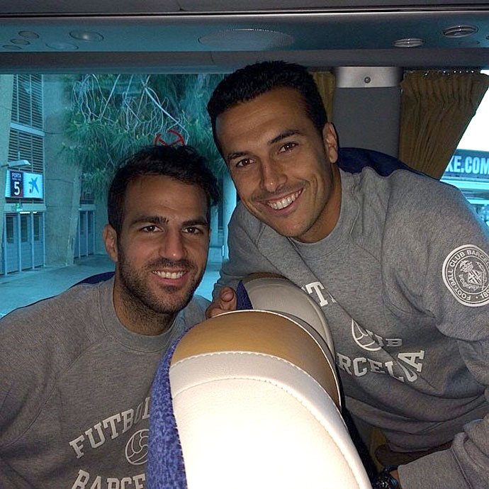 Pedro e Fábregas barcelona no ônibus (Foto: Reprodução / Instagram)