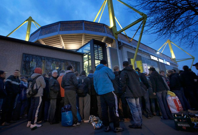 venda ingressos torcida borussia dortmund (Foto: Agência Reuters)