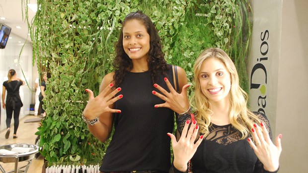 Camila Brait e Adenízia (Foto: Marcos Guerra)