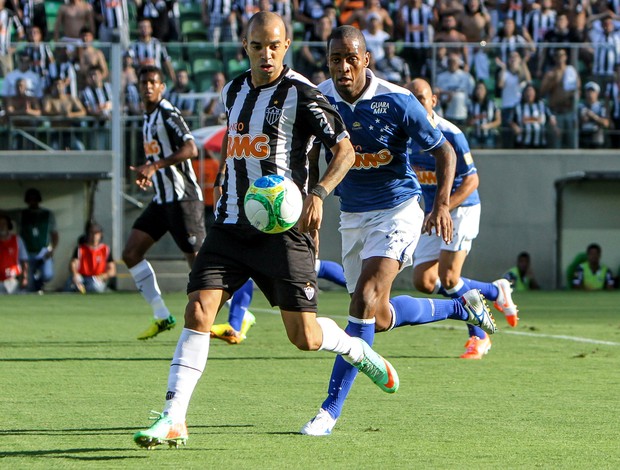 Diego Tardelli e Dedé Atlético-mG x Cruzeiro (Foto: Bruno Cantini / Flickr do Atlético-MG)