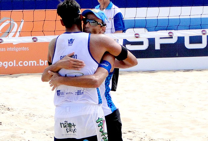 Ricardo e Emanuel vôlei de praia disputa Rei da Praia (Foto: Helena Rebello)