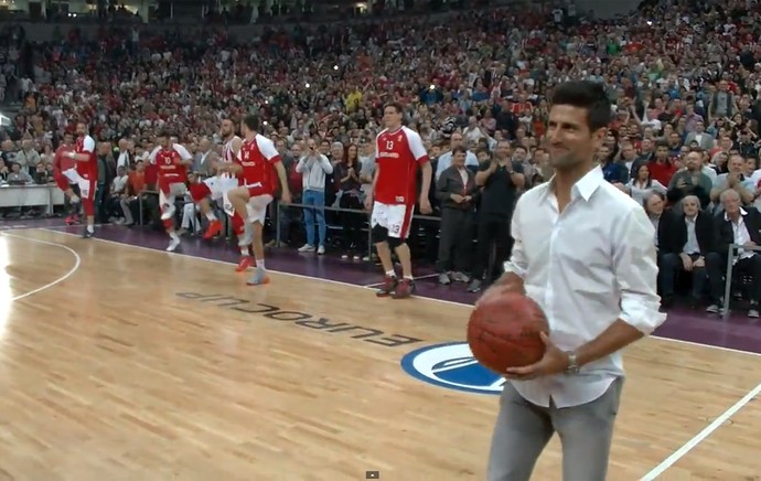 Frame - Djokovic Vendo Jogo De Basquete Na Sérvia (Foto: YouTube / FC Red Star Belgrade)