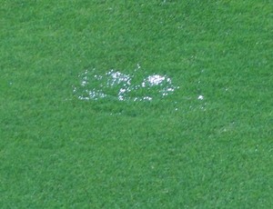 Poça D'água no Estádio El Campín, em Bogotá (Foto: Fernando Martins)