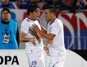 Samudio e Ricardo Goulart gol Cruzeiro x Universidad de Chile (Foto: Reuters)