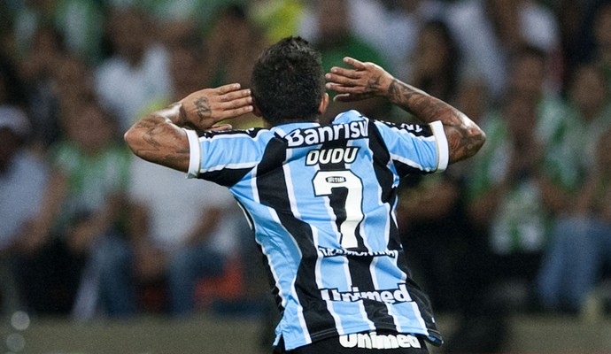 Dudu comemora, Nacional-COL x Grêmio (Foto: AFP)