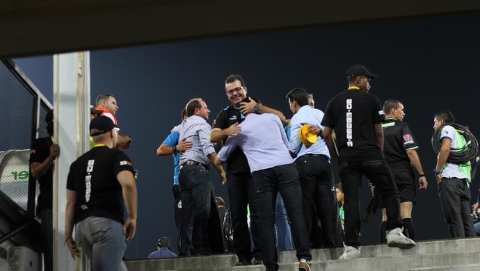 Enderson abre um sorriso ao fim do jogo na Colômbia (Foto: Diego Guichard/GloboEsporte.com)